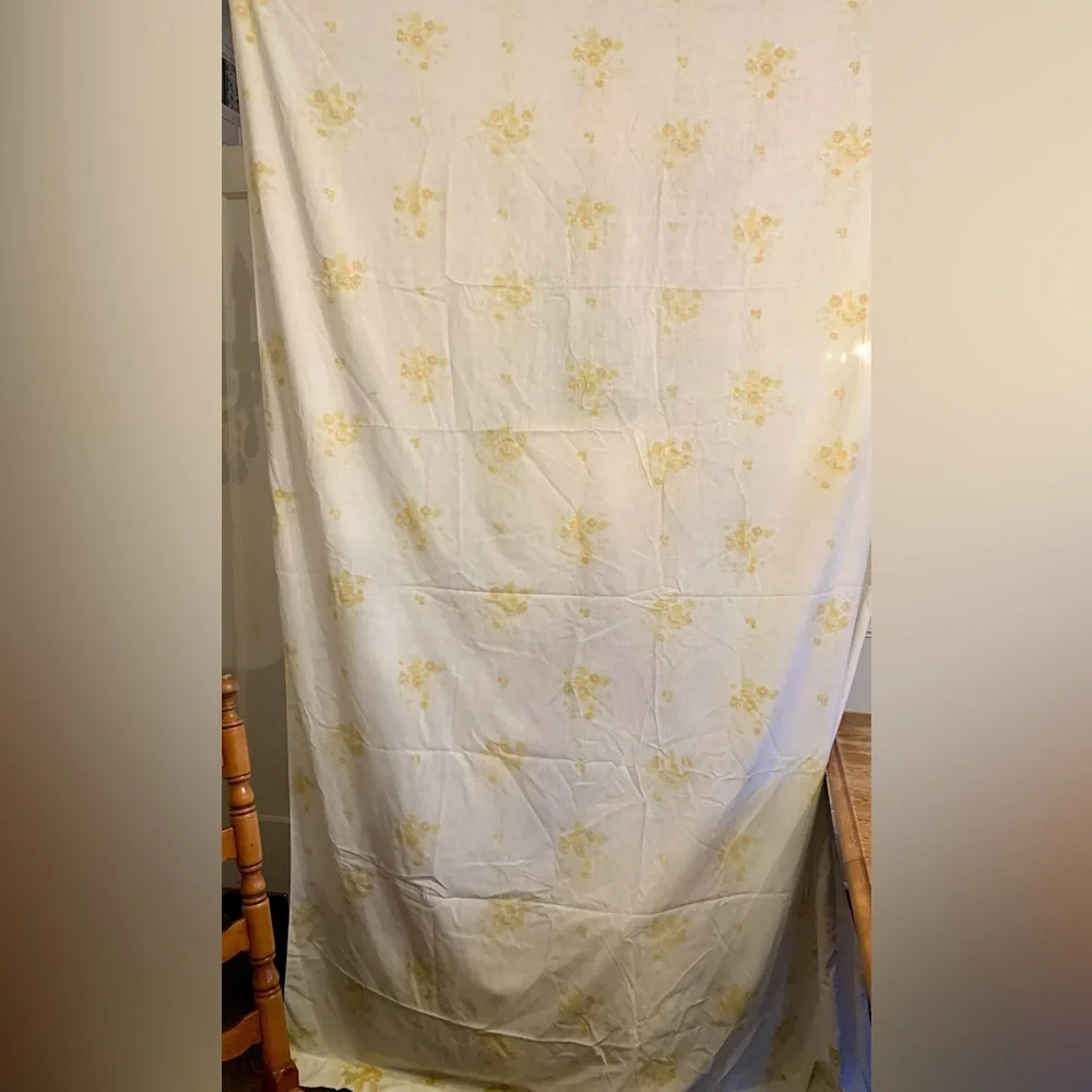 vintage MCM flat Twin Sheet Cottage Core Floral Yellow Gold Daisies Muslin Belk